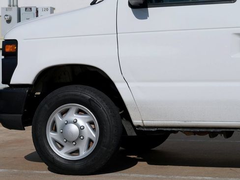 Used 2014 Ford E-150 and Econoline 150 w/ Power Group RWD image 22