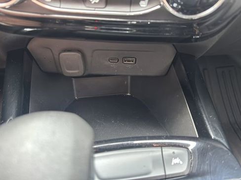 Used 2025 Chevrolet Trax RS w/ Driver Confidence Package image 28