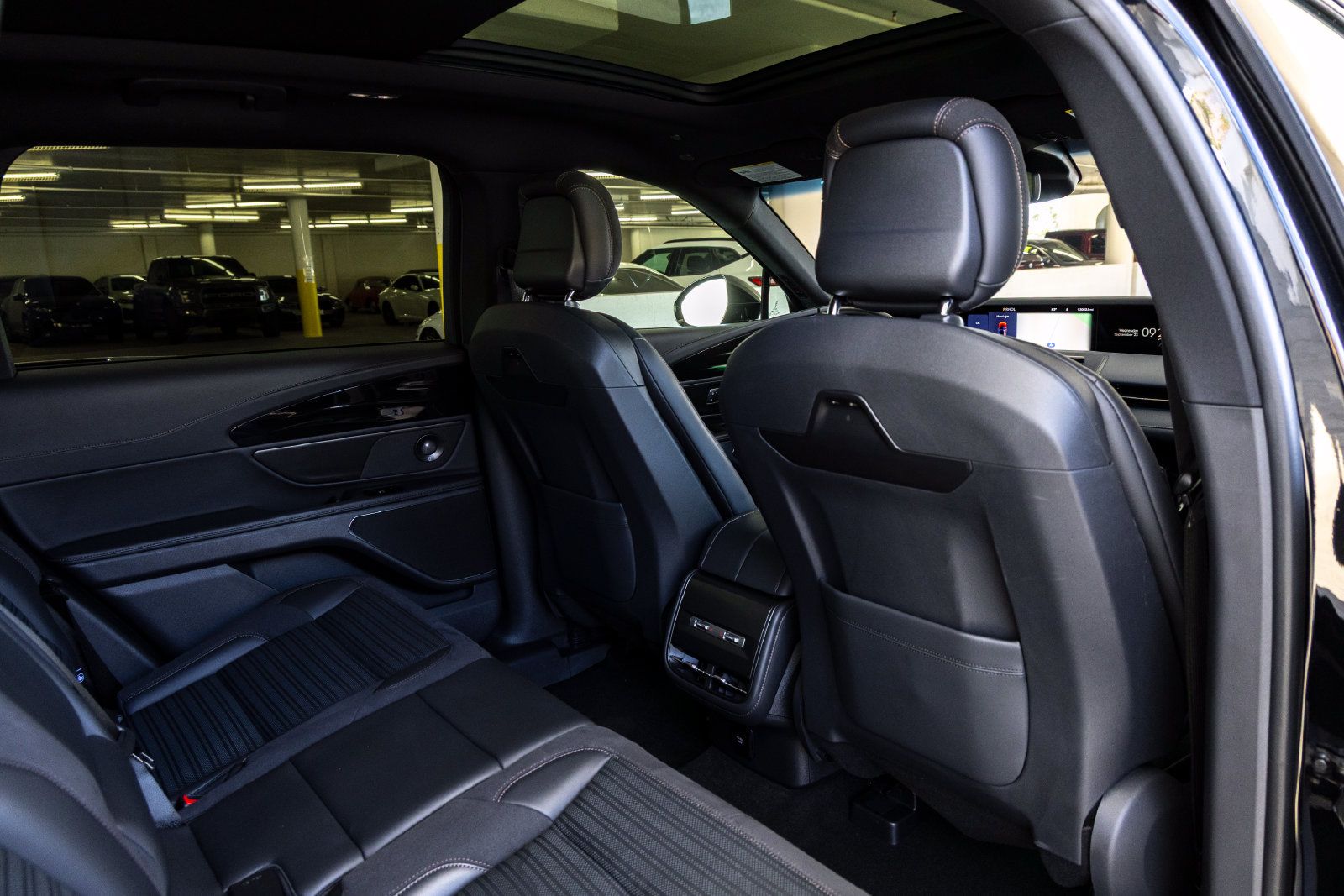 Used 2024 Lincoln Nautilus Reserve w/ Equipment Group 202A AWD/4WD image 29