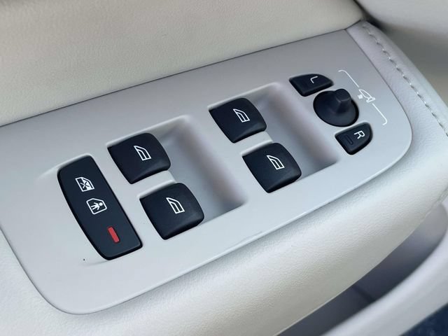 Certified 2024 Volvo XC60 B5 Plus AWD/4WD image 16