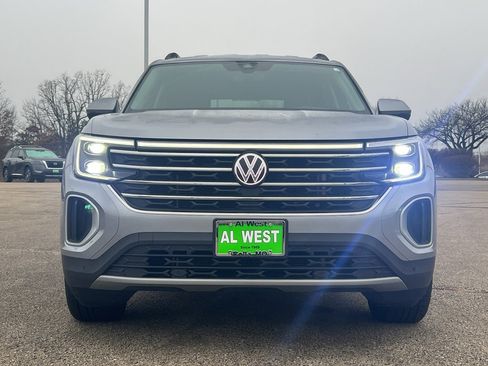 Used 2025 Volkswagen Atlas SE image 3