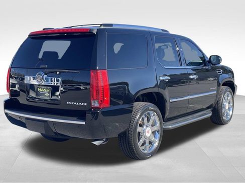 Used 2013 Cadillac Escalade Luxury image 3