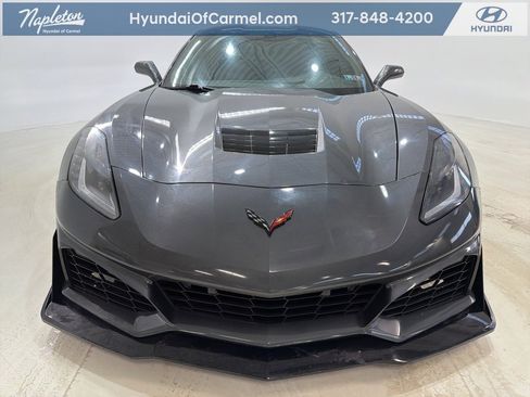 Used 2017 Chevrolet Corvette Stingray Coupe w/ 1LT image 2