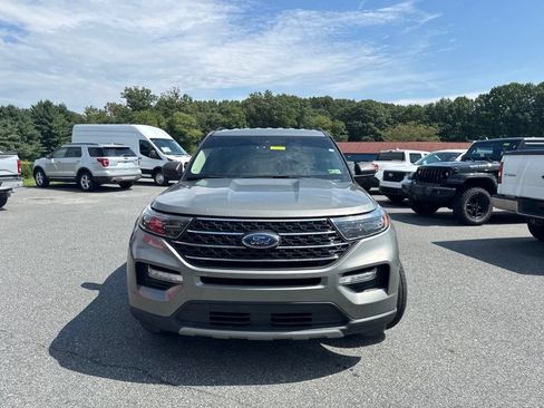 Used 2020 Ford Explorer XLT w/ Equipment Group 202A AWD/4WD image 2