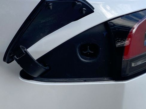 Used 2023 Tesla Model S Base image 21