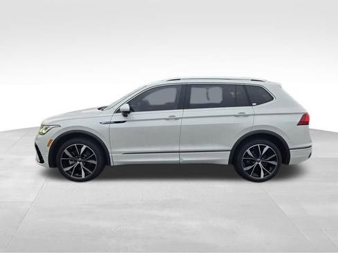 Certified 2023 Volkswagen Tiguan SEL R-Line image 4