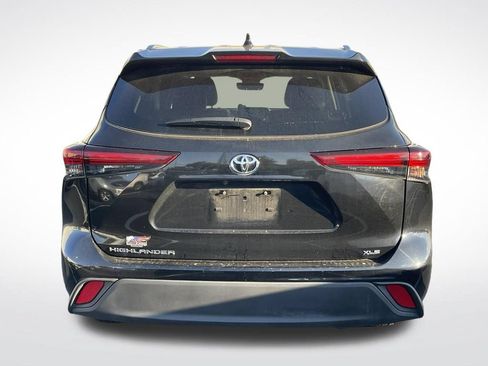 Used 2020 Toyota Highlander XLE FWD image 4