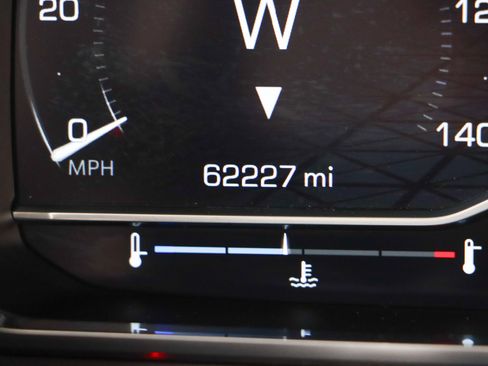 Used 2023 GMC Yukon SLT w/ SLT Luxury Package image 17