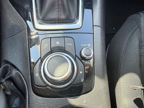 Used 2016 MAZDA MAZDA3 i Touring w/ Popular Equipment Package FWD image 28
