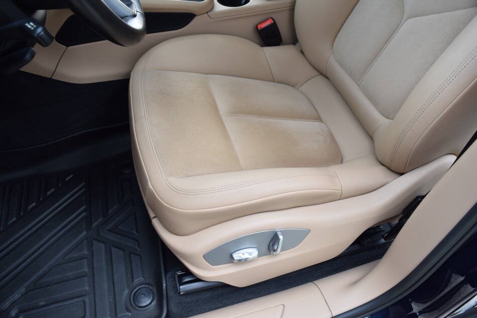 Used 2019 Porsche Macan AWD/4WD image 40