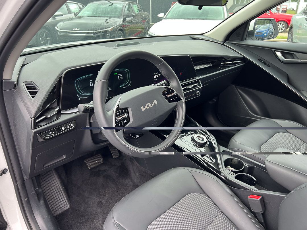 Used 2024 Kia Niro EX w/ EX Cold Weather Package FWD image 19