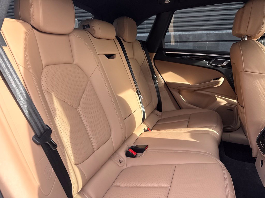 Certified 2026 Porsche Macan AWD/4WD image 19