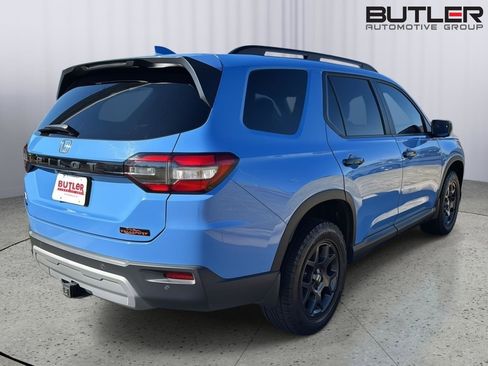 Used 2024 Honda Pilot TrailSport image 5