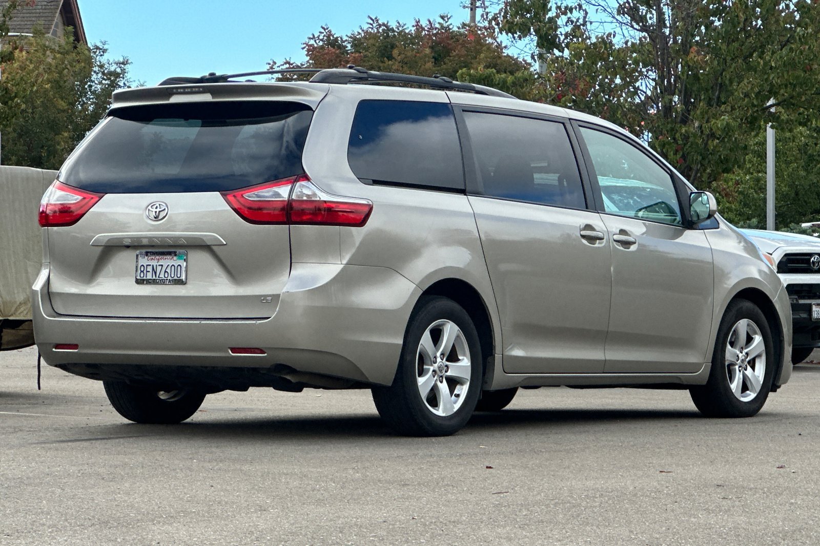 Used 2015 Toyota Sienna LE FWD image 4