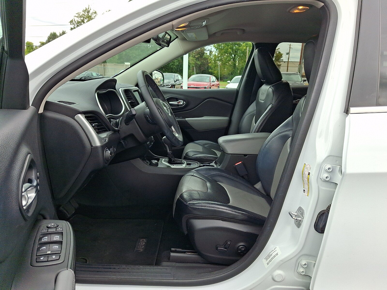 Used 2014 Jeep Cherokee Limited w/ Luxury Group AWD/4WD image 15
