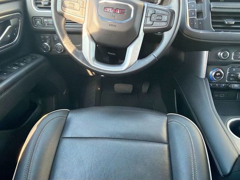 Used 2024 GMC Yukon XL SLT AWD/4WD image 17