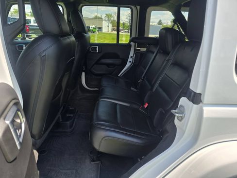Used 2023 Jeep Wrangler Unlimited Sahara AWD/4WD image 9