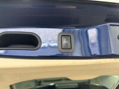 Used 2015 Toyota Highlander XLE image 12