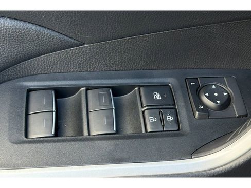 Used 2025 Toyota RAV4 XLE AWD/4WD image 12