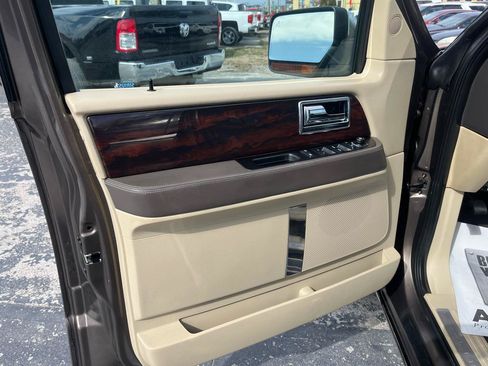 Used 2015 Lincoln Navigator 4WD w/ Equipment Group 101A Reserve image 9