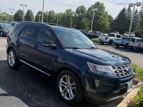 Used 2016 Ford Explorer XLT w/ Equipment Group 201A FWD image 2