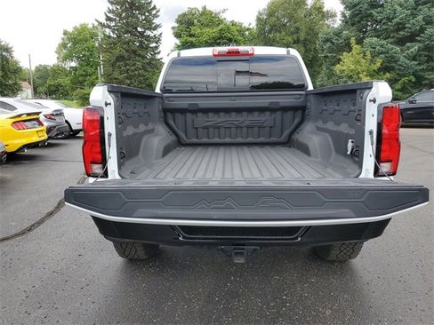 Used 2023 Chevrolet Colorado ZR2 w/ LPO, Tailgate Decal Package image 26
