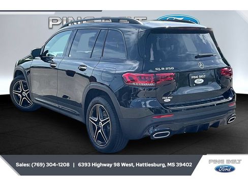 Used 2023 Mercedes-Benz GLB 250 image 2