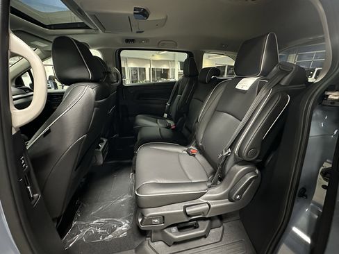 New 2026 Honda Odyssey Touring image 19
