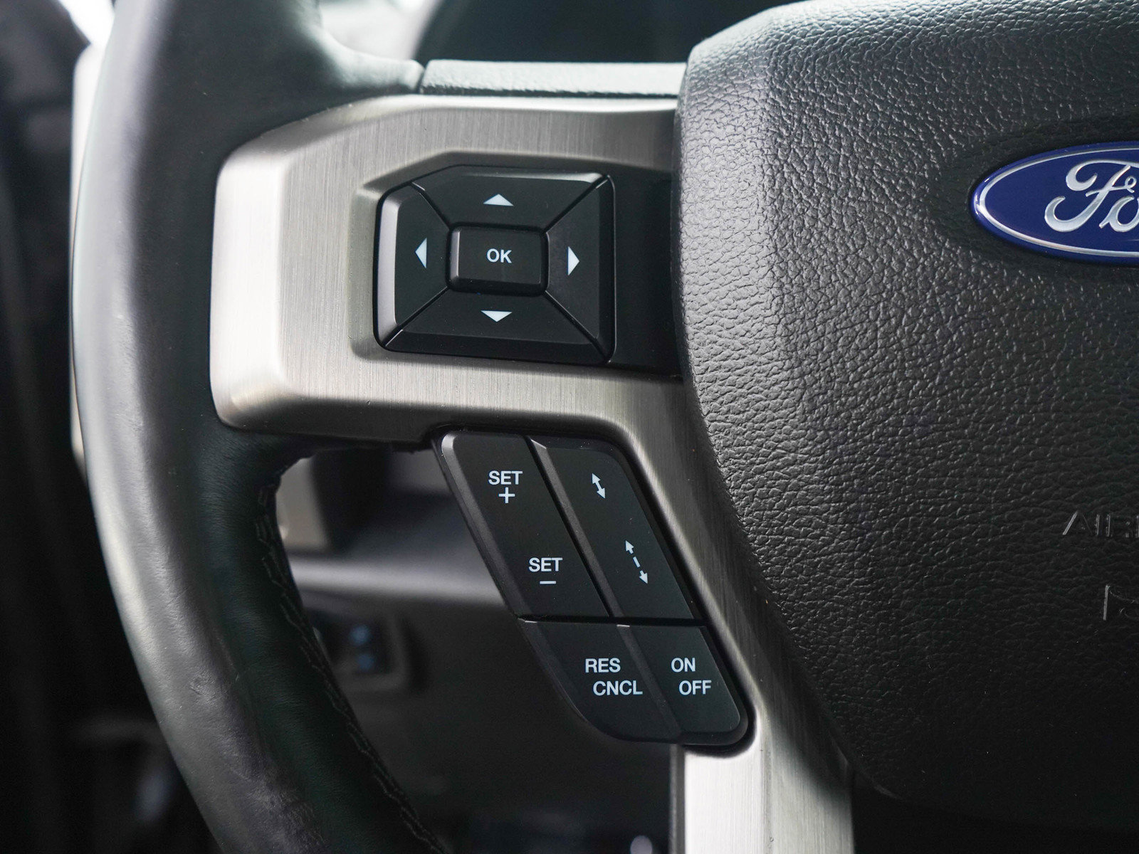 Used 2017 Ford F150 Platinum w/ Equipment Group 701A Luxury AWD/4WD image 27