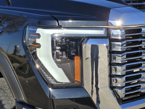 Used 2024 GMC Sierra 2500 Denali w/ Denali Reserve Package image 8