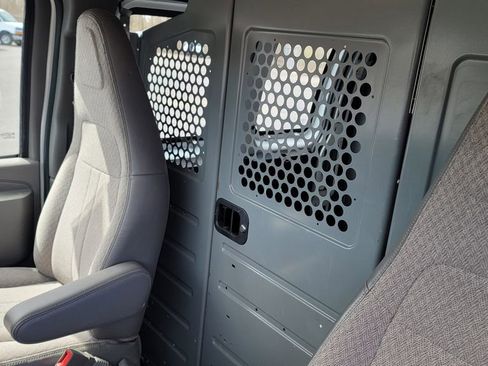 Used 2017 GMC Savana 2500 RWD image 24