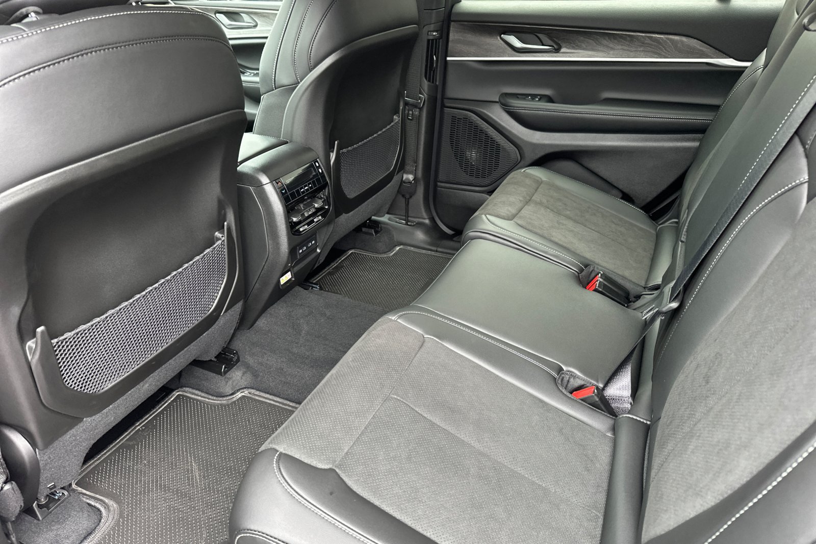 New 2026 Jeep Grand Cherokee L 4WD image 12