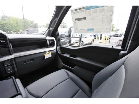 New 2025 Ford F550 4x4 Supercab Super Duty image 9