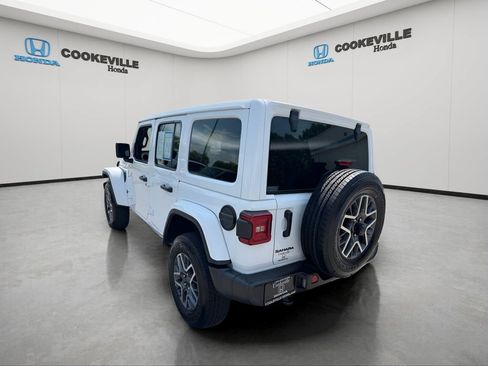 Used 2025 Jeep Wrangler Unlimited Sahara AWD/4WD image 8