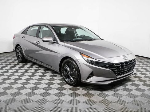 Used 2023 Hyundai Elantra SEL image 1