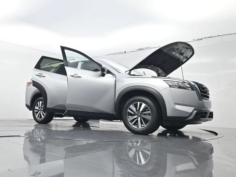 Used 2025 Nissan Pathfinder SL FWD image 28