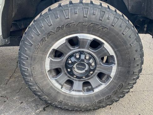 Used 2023 Ford F350 Lariat w/ Tremor Off-Road Package image 12