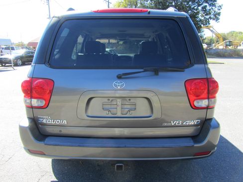 Used 2006 Toyota Sequoia SR5 image 9