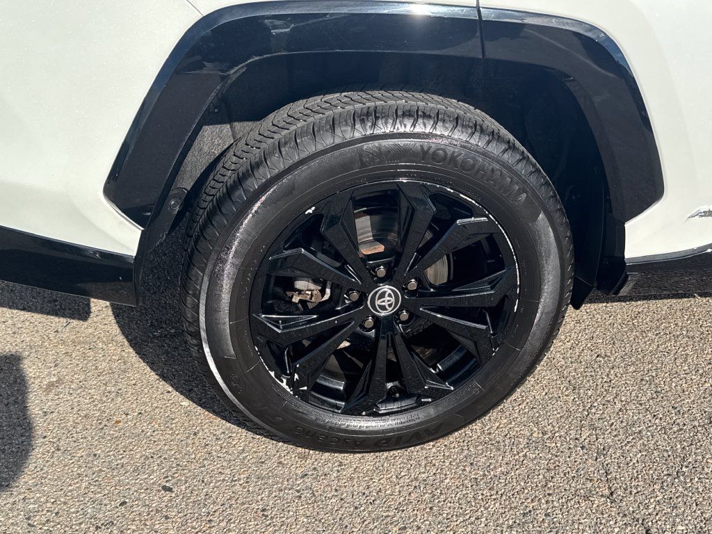 Used 2023 Toyota RAV4 XSE AWD/4WD image 39