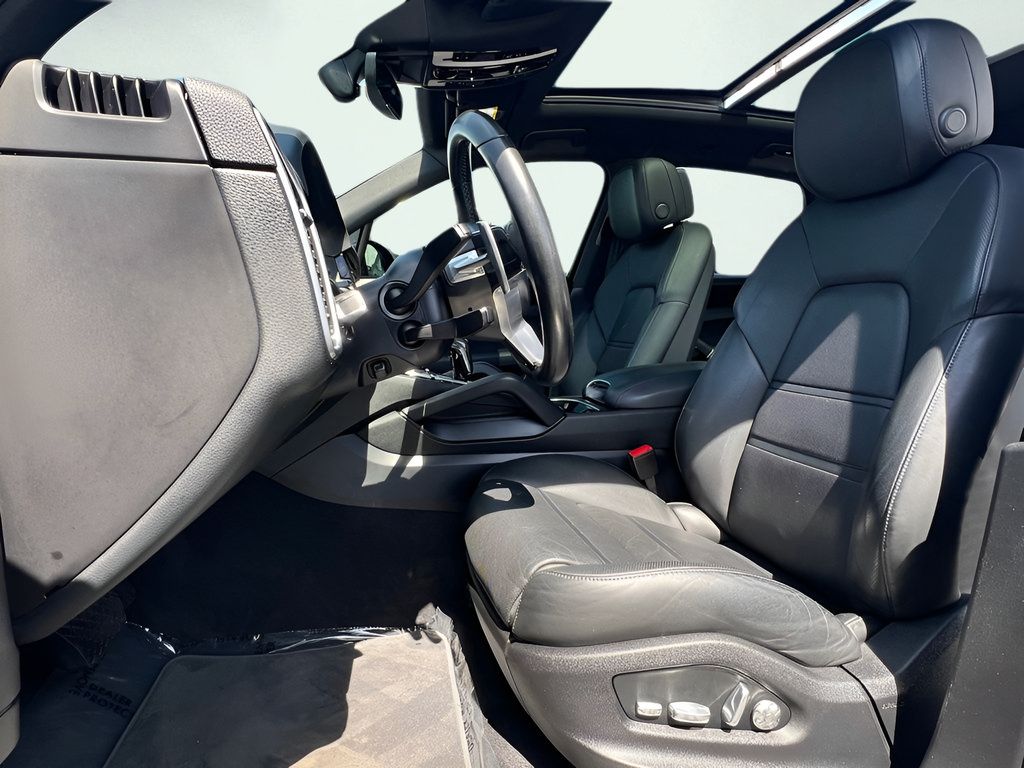 Used 2021 Porsche Cayenne AWD/4WD image 22
