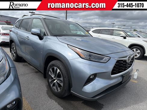 Used 2023 Toyota Highlander XLE AWD/4WD image 1