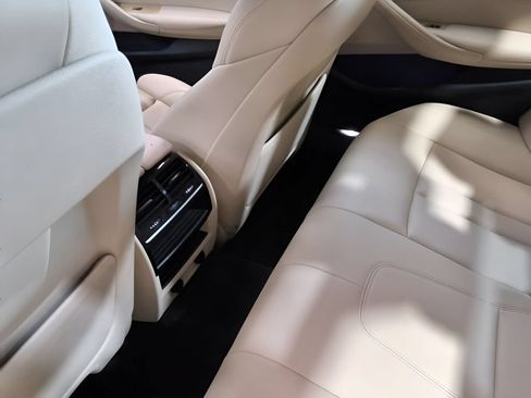 Used 2019 BMW 530e xDrive w/ Convenience Package AWD/4WD image 16