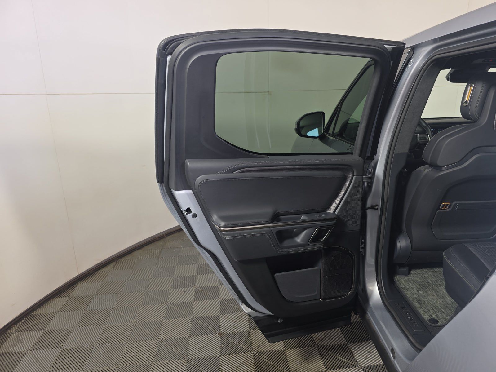 Used 2022 Rivian R1T Adventure AWD/4WD image 17