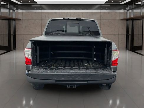 Used 2017 Nissan Titan SV image 18