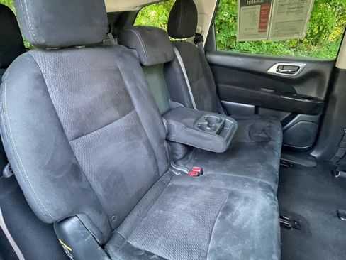Used 2015 Nissan Pathfinder SV AWD/4WD image 26