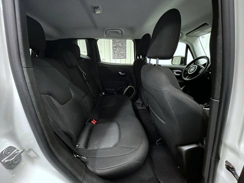 Used 2017 Jeep Renegade Latitude w/ Popular Equipment Group AWD/4WD image 18
