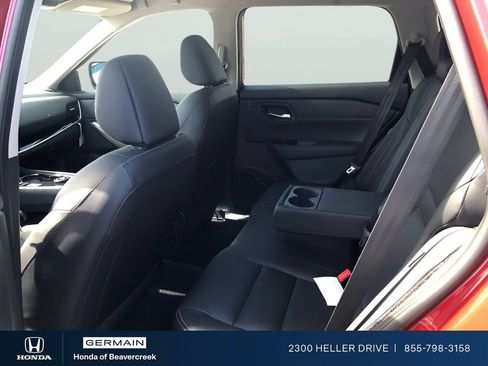 Used 2025 Nissan Rogue SL AWD/4WD image 7
