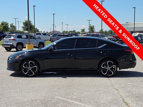 Used 2023 Nissan Altima 2.5 SR w/ SR Premium Package AWD/4WD image 3