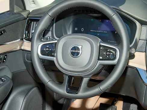 New 2026 Volvo XC90 B5 Plus w/ Protection Package image 27