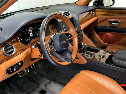 Used 2022 Bentley Bentayga image 7